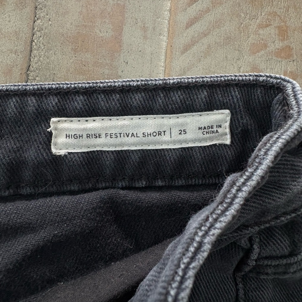 PacSun women’s Black Jean shorts - Picture 3 of 4